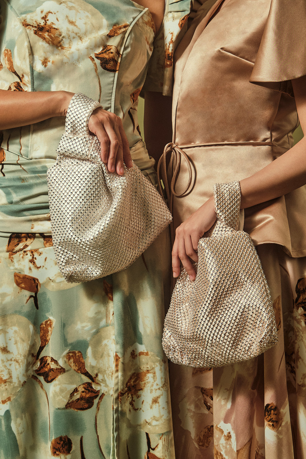 KENNEDY GLITTERED SEQUIN KNOT BAG