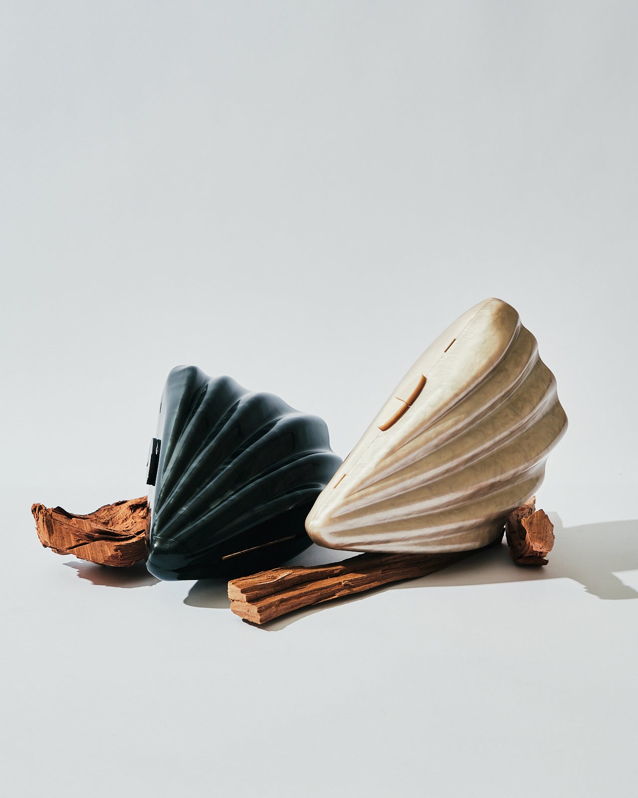 FAN SHELL CLUTCH BAG