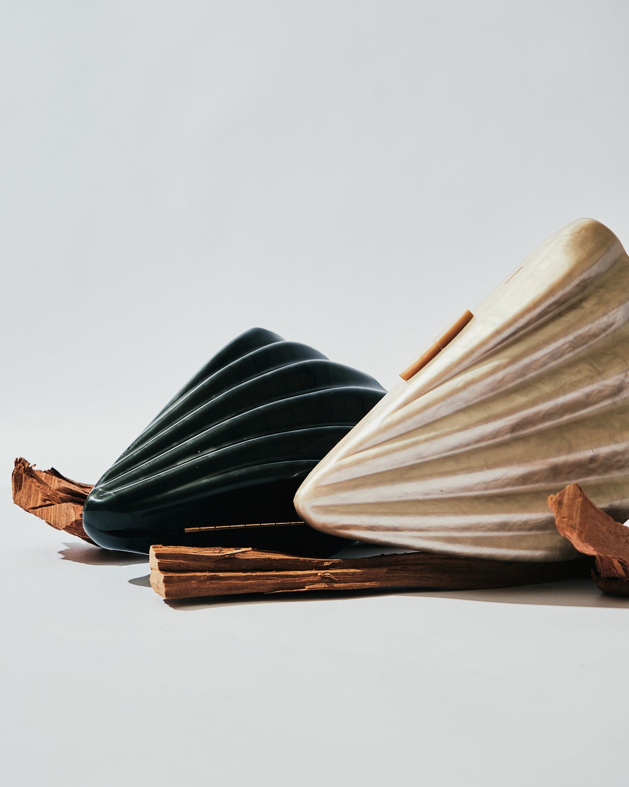 FAN SHELL CLUTCH BAG