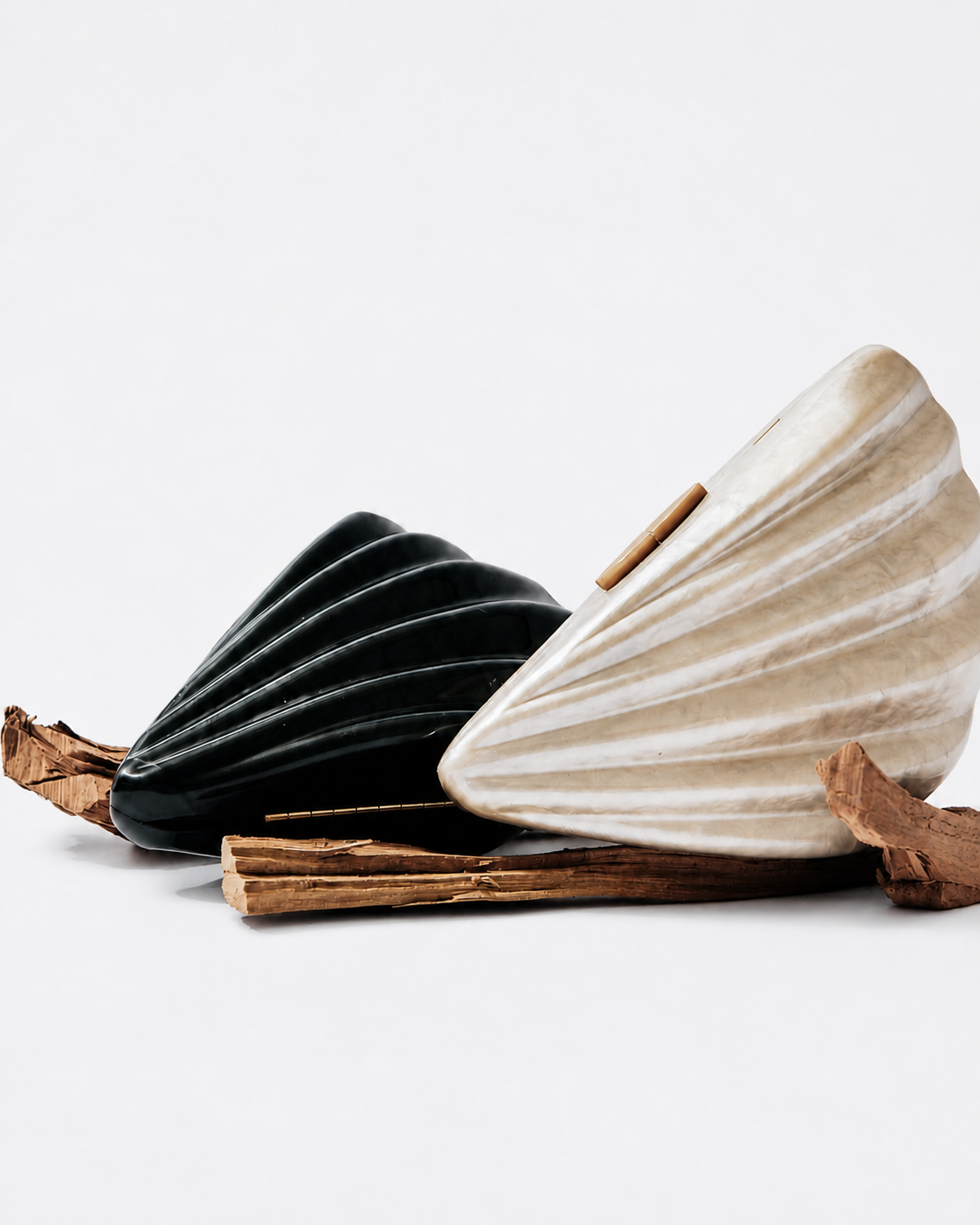 FAN SHELL CLUTCH BAG